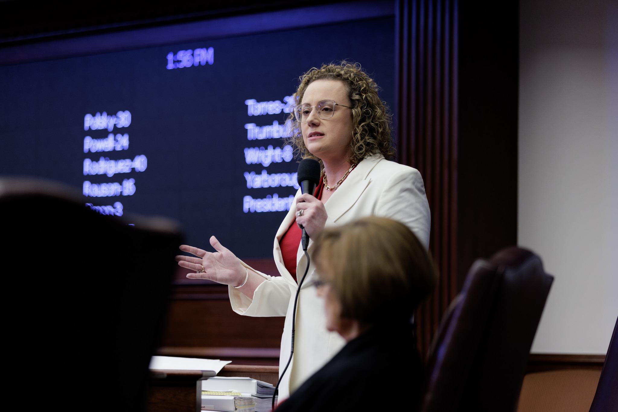 New Florida bill would ban drivers from holding their phones on the road