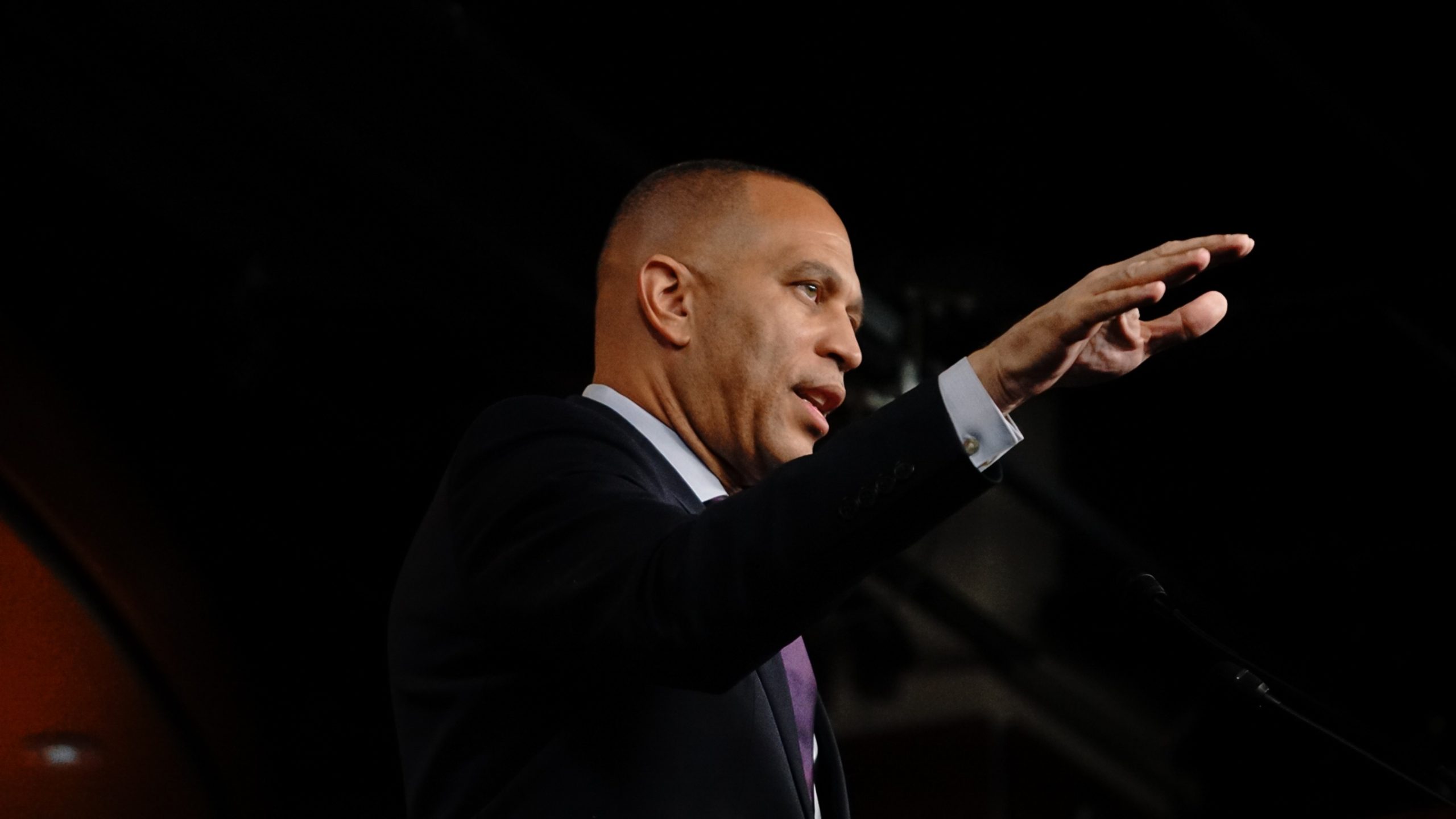 Jeffries warns Florida GOP that new map will backfire: ‘Dummymandering their way into the minority’