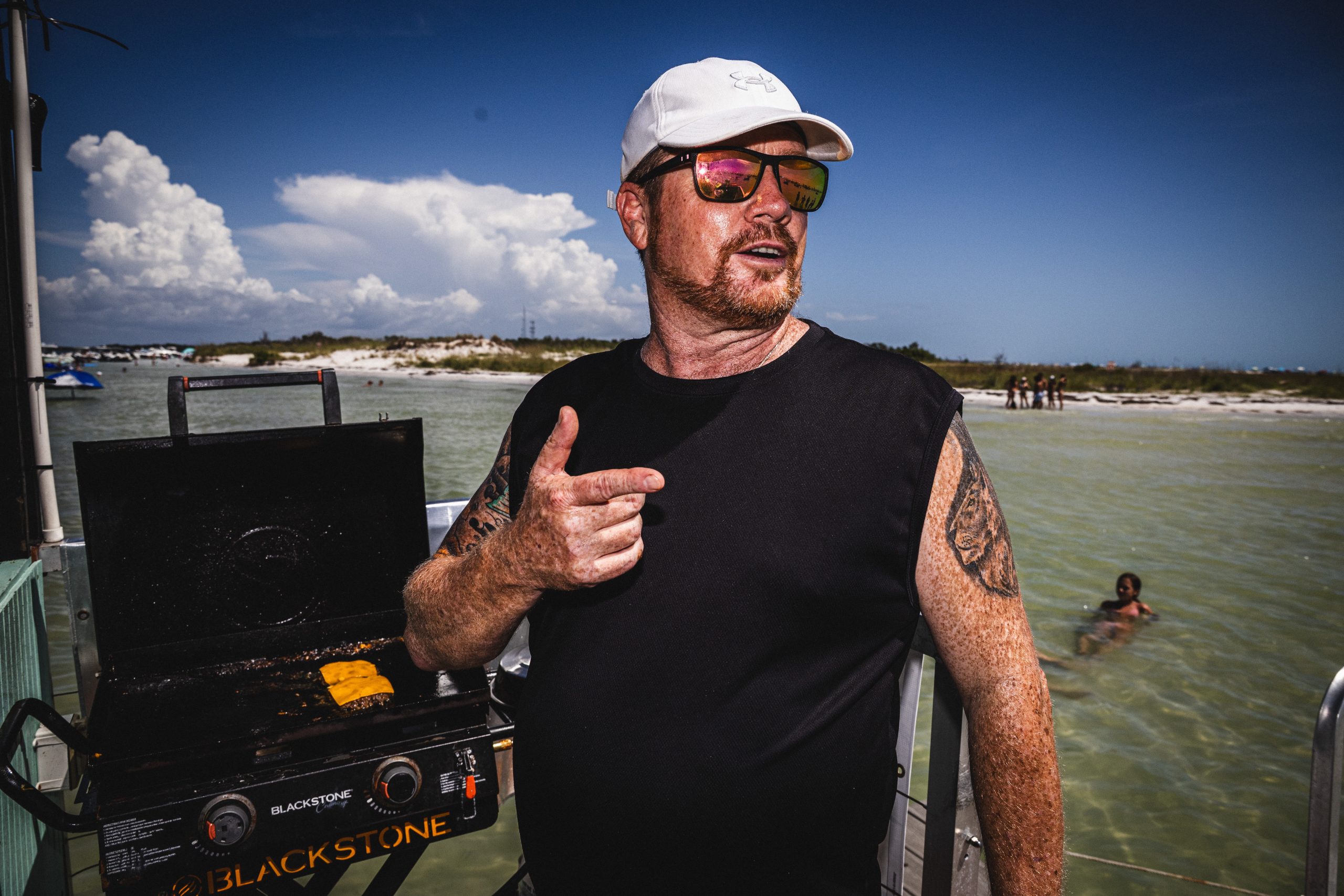 Beachin’ Bites food boat grills burgers and barbecue for Tampa Bay boaters