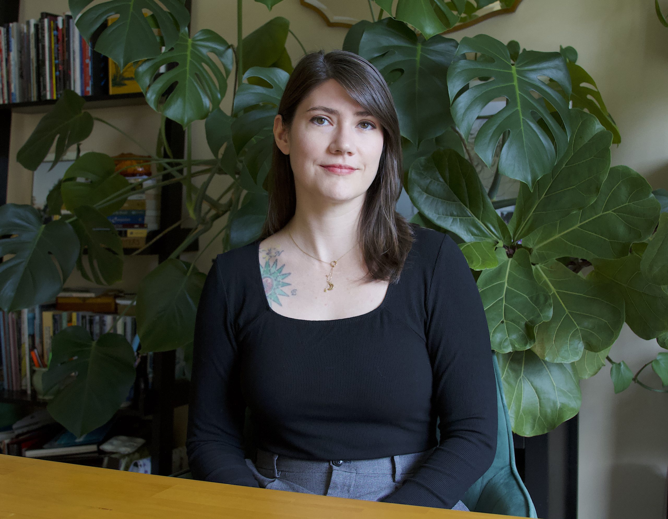 Поэтесса Ариэль Эберт представила стихотворение о грозах из новой книги «Bottom Feeders»