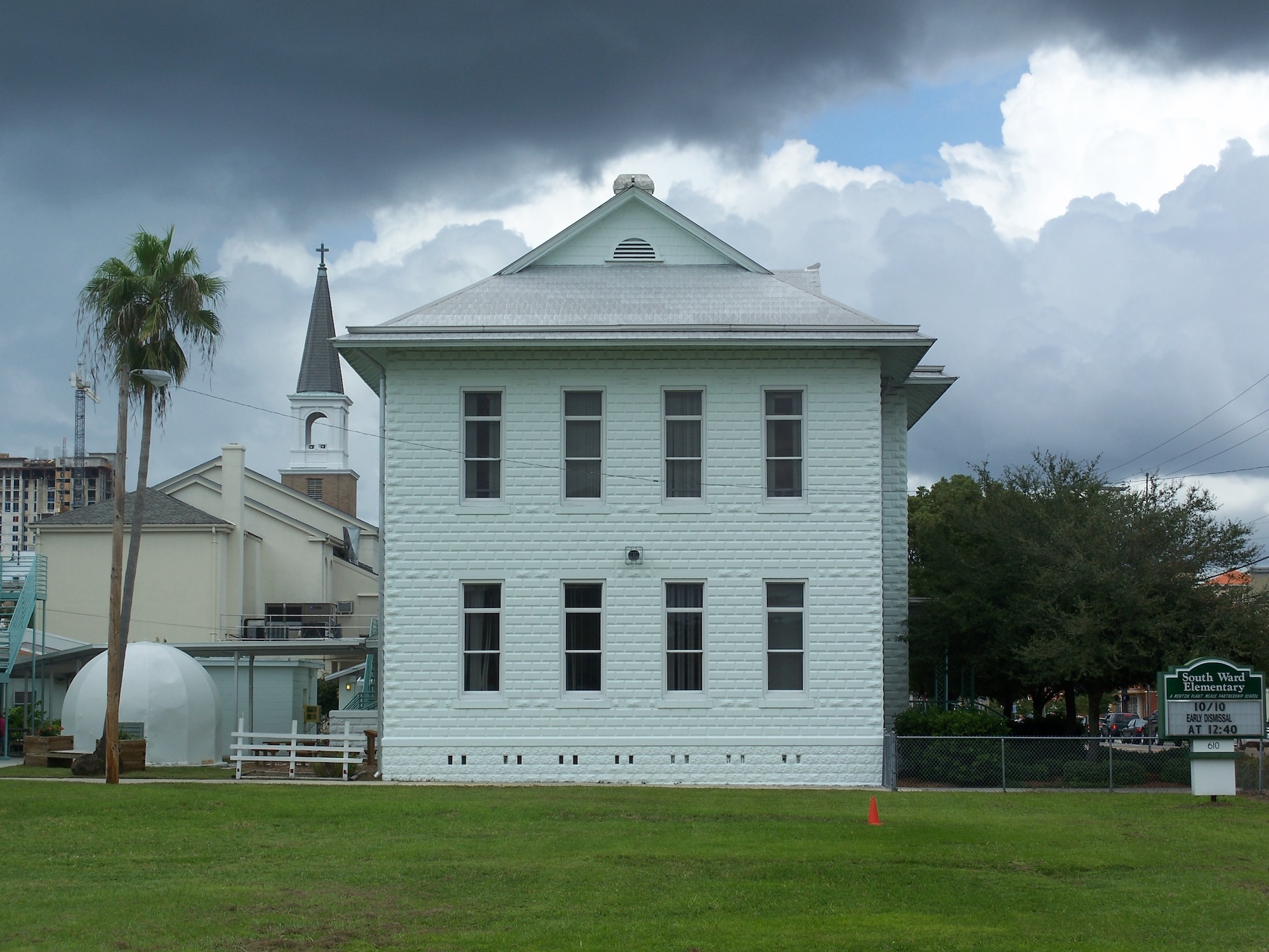 It's a good weekend to try one of Tampa Bay's many ghost tours